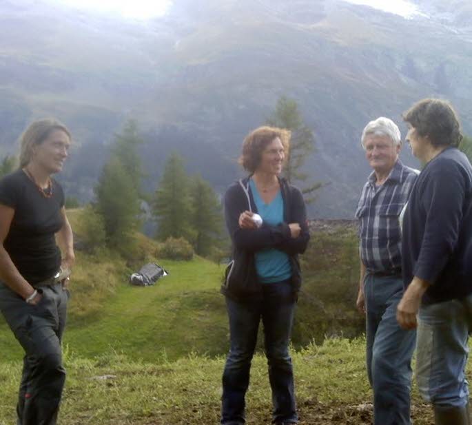 De gauche à droite : Sonja Mathis, Rosula Blanc, les deux Suissesses et René et Sylvie Mousselard.