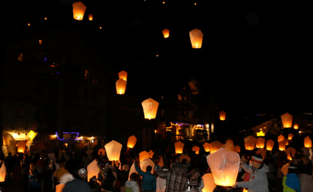 300 ballons brésiliens dans le ciel